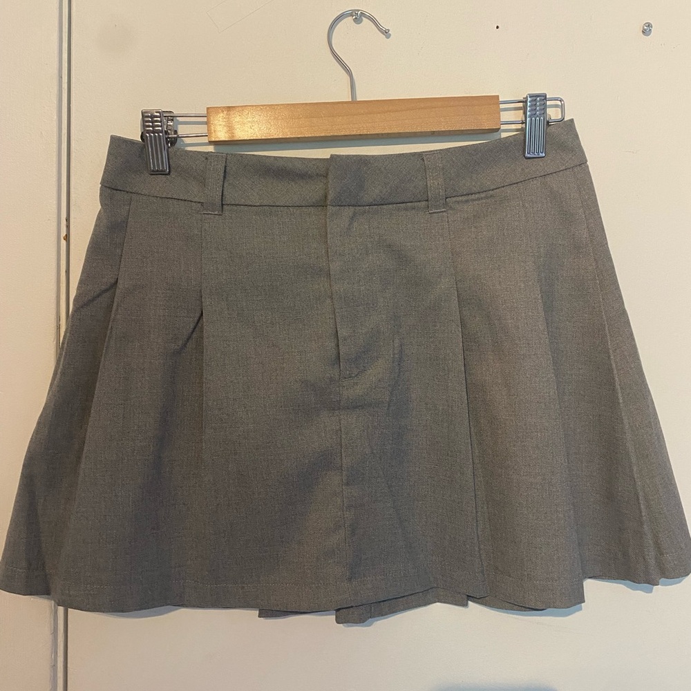 H&M Classic Gray Skirt